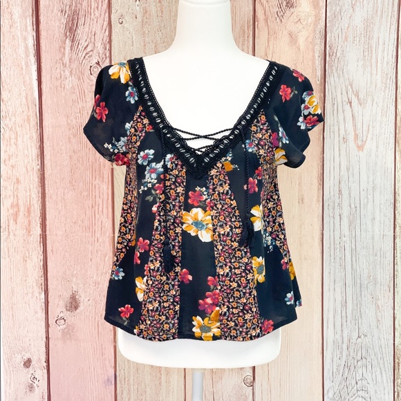 Hollister Tops - 🔥3/$15 5/$20 Hollister Floral Boho V Neck Women’s Top Size Small